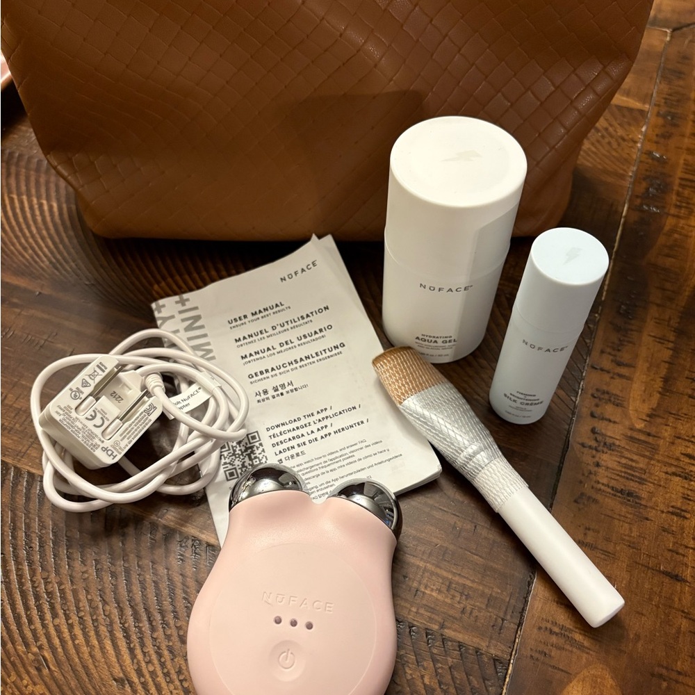 Nuface Skincare Device Set with Accessories